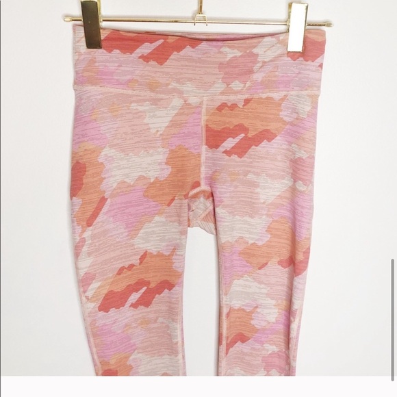 Outdoor Voices • TechSweat Flex 3/4 Leggings - Picture 6 of 7